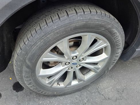 Used 2020 Ford Explorer XLT w/ Equipment Group 202A AWD/4WD image 15