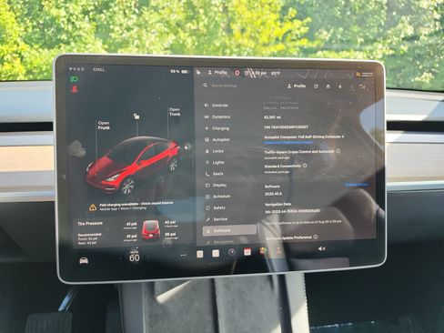 Used 2024 Tesla Model Y Long Range AWD/4WD image 16