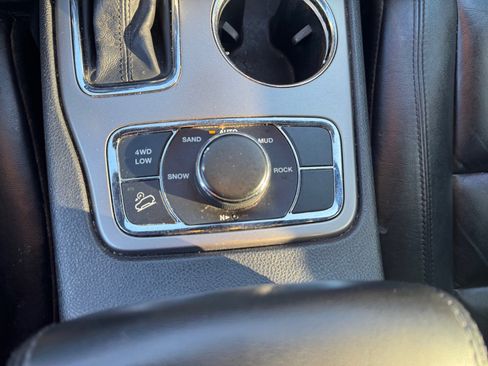 Used 2019 Jeep Grand Cherokee Limited image 24