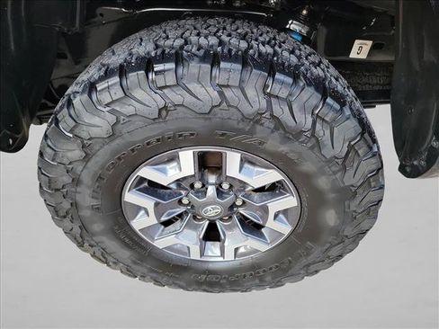 Used 2021 Toyota Tacoma TRD Off-Road AWD/4WD image 12