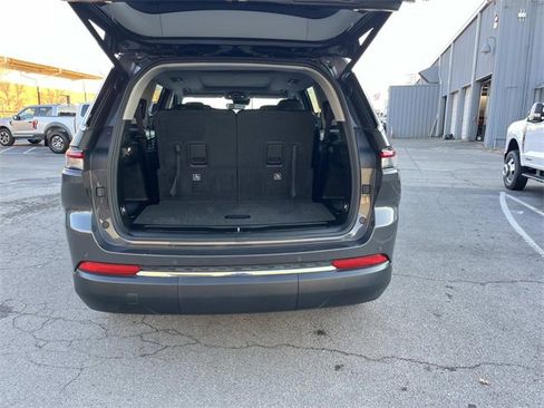 Used 2024 Jeep Grand Cherokee L Limited image 12