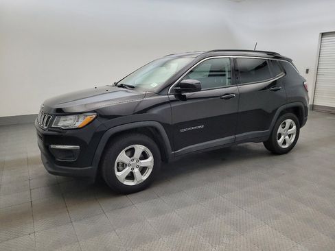 Used 2018 Jeep Compass Latitude FWD image 2