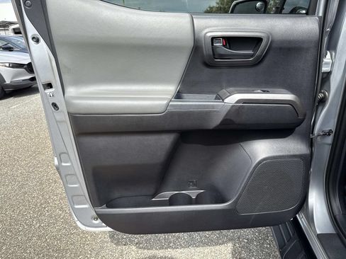 Used 2020 Toyota Tacoma SR5 RWD image 14