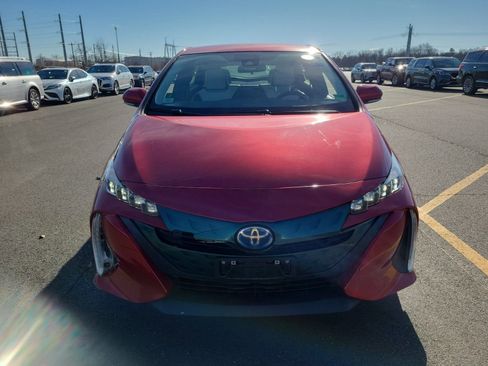 Used 2017 Toyota Prius Prime Premium image 3