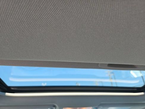 Used 2017 Toyota Camry XLE w/ Moonroof Package FWD image 16