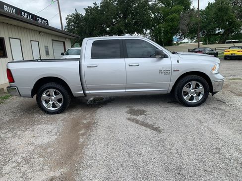 Used 2019 RAM 1500 Lone Star RWD image 1