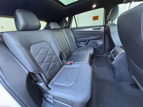 Used 2025 Volkswagen Atlas Cross Sport SE w/ Panoramic Sunroof Package image 23