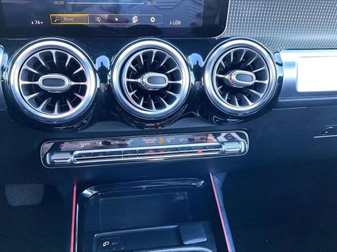 Used 2021 Mercedes-Benz GLB 250 4MATIC image 23