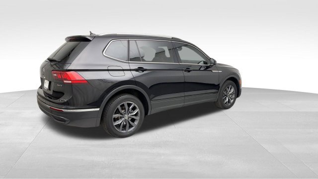 Used 2024 Volkswagen Tiguan SE AWD/4WD image 2