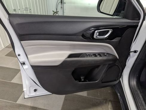 Used 2025 Jeep Compass Limited AWD/4WD image 12