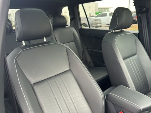 Used 2023 Volkswagen Tiguan SE R-Line image 26