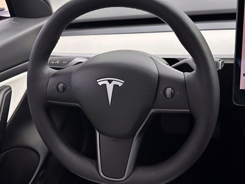 Used 2021 Tesla Model 3 Standard Range Plus RWD image 12