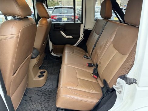 Used 2018 Jeep Wrangler Unlimited Rubicon w/ Connectivity Group image 34