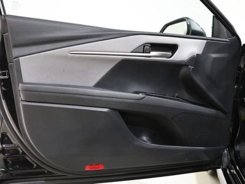 Used 2025 Toyota Camry SE FWD image 19
