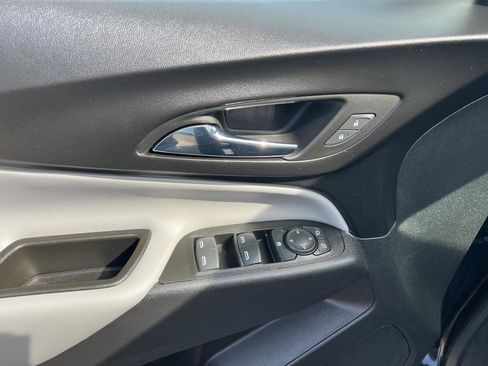 Used 2023 Chevrolet Equinox LS w/ LS Convenience Package image 16