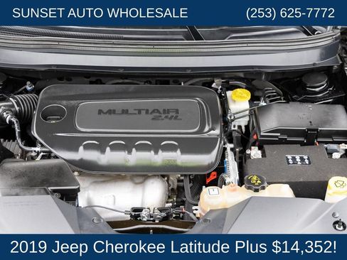 Used 2019 Jeep Cherokee Latitude Plus AWD/4WD image 33