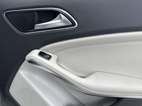 Used 2017 Mercedes-Benz GLA 250 w/ Premium Package image 36