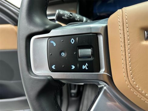 Used 2024 Land Rover Discovery Metropolitan Edition image 19