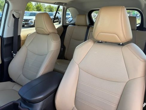 Used 2022 Toyota RAV4 Limited FWD image 10