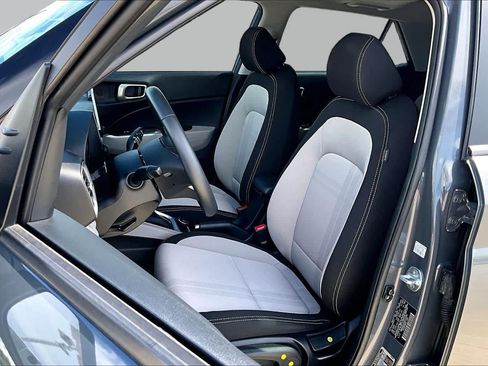 Certified 2025 Hyundai Venue SEL FWD image 8