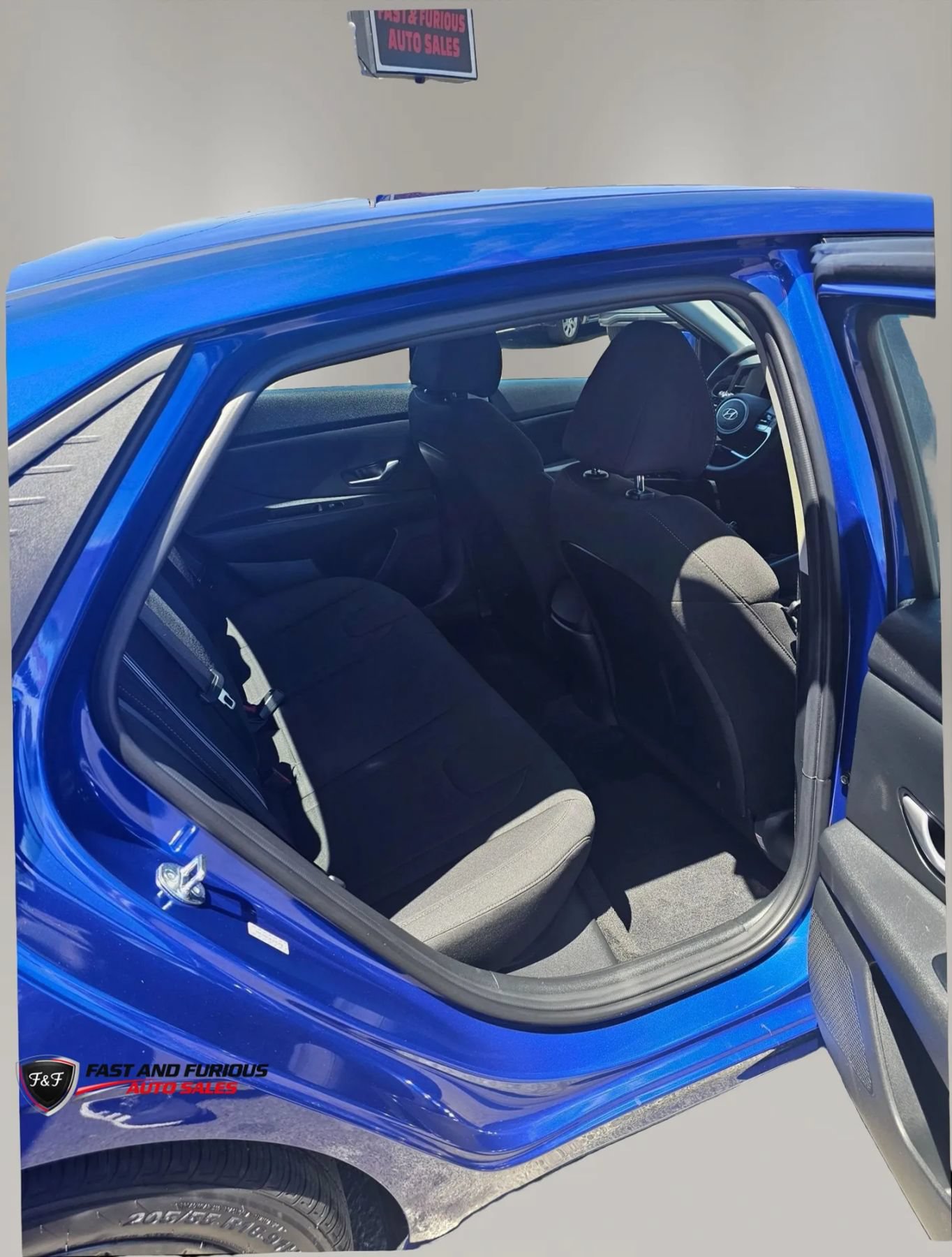 Used 2023 Hyundai Elantra SEL w/ Preferred Accessory Package FWD image 9