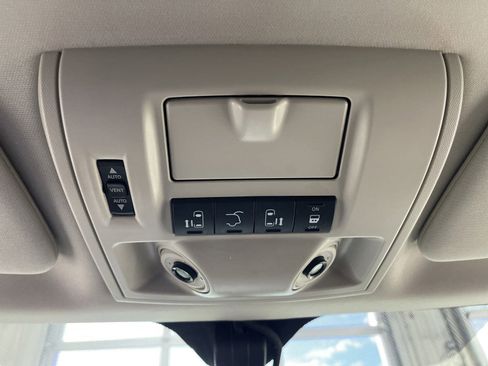 Used 2015 Chrysler Town & Country Limited Platinum image 24