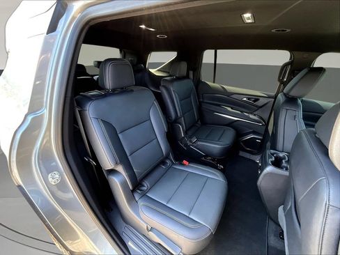 Used 2025 Chevrolet Traverse LT w/ Enhanced Driving Package AWD/4WD image 29