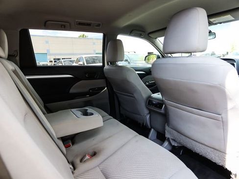 Used 2014 Toyota Highlander LE image 43