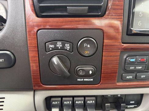 Used 2006 Ford F350 Lariat AWD/4WD image 27