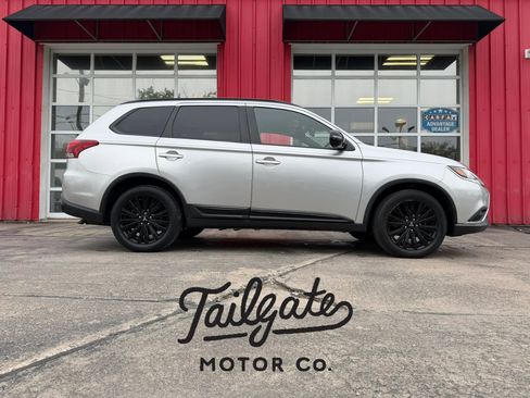 Used 2020 Mitsubishi Outlander SE FWD image 1