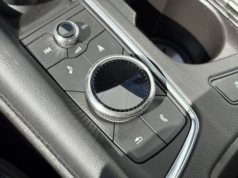 Certified 2025 Cadillac XT6 Premium Luxury AWD/4WD image 27