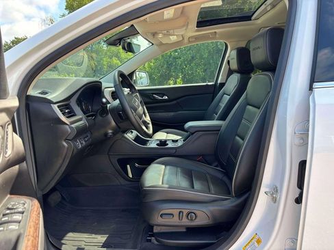 Used 2023 GMC Acadia Denali w/ Denali Technology Package AWD/4WD image 3