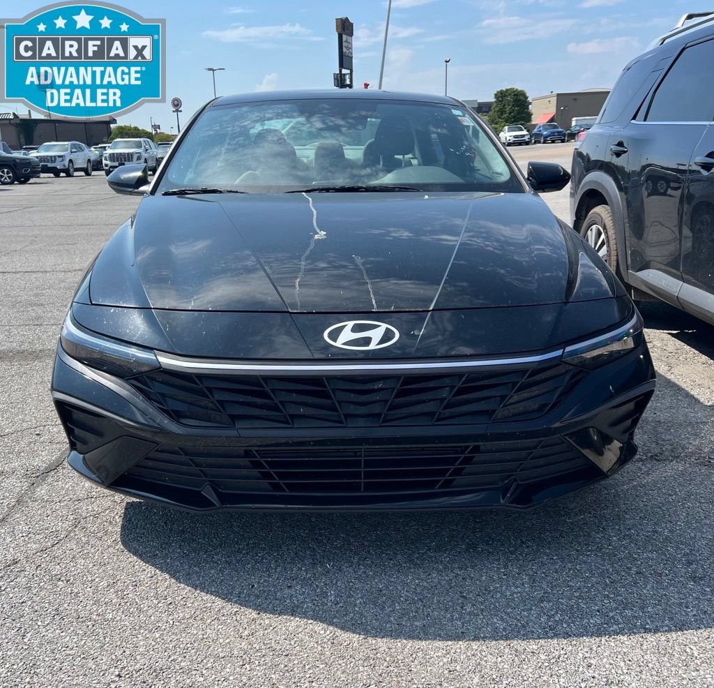 Used 2024 Hyundai Elantra SEL FWD image 2
