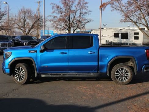 Used 2022 GMC Sierra 1500 AT4 w/ AT4 Preferred Package image 3