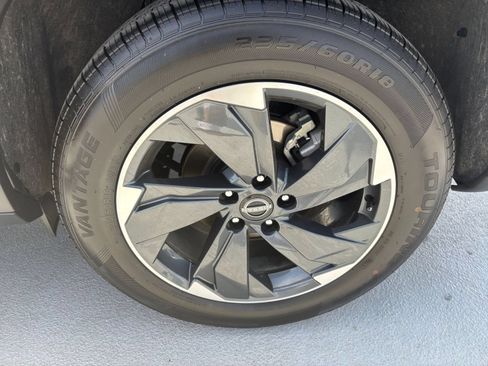 Used 2025 Nissan Rogue SV FWD image 30