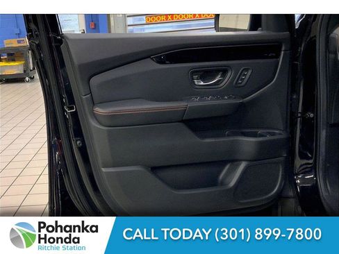 Used 2024 Honda Pilot TrailSport image 25