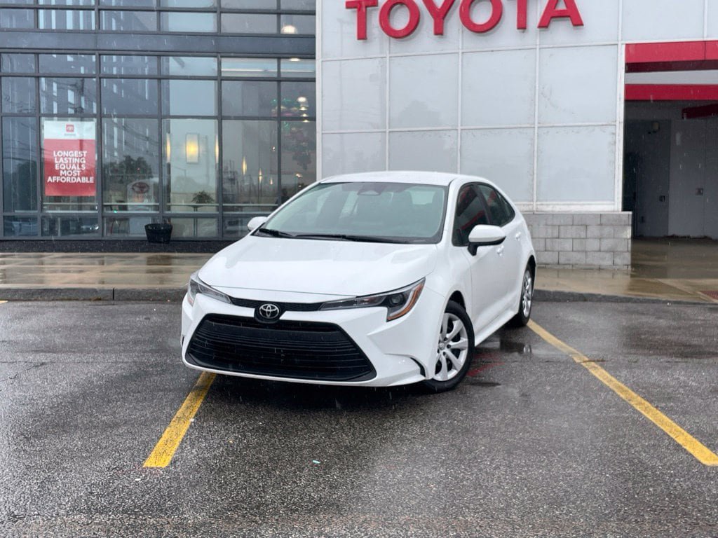 Used 2025 Toyota Corolla LE FWD image 1