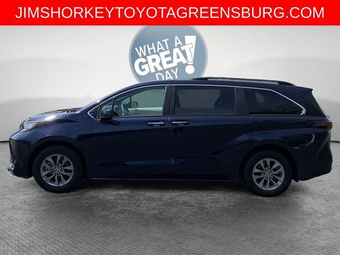 Used 2023 Toyota Sienna XLE w/ XLE Plus Package FWD image 7