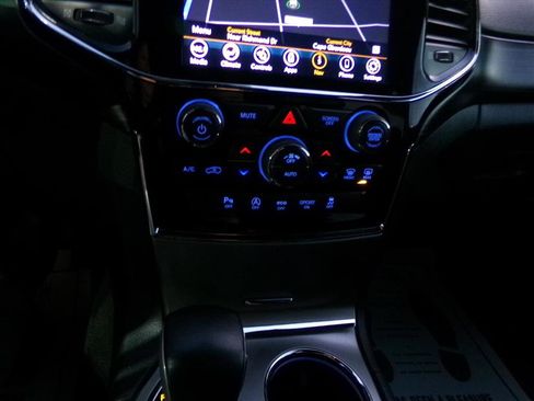 Used 2020 Jeep Grand Cherokee Altitude image 25