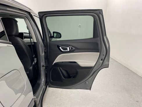 Used 2022 Jeep Compass Limited AWD/4WD image 38