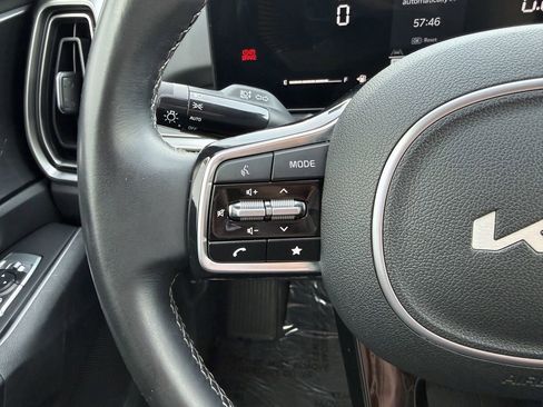 Used 2024 Kia Sorento S AWD/4WD image 16
