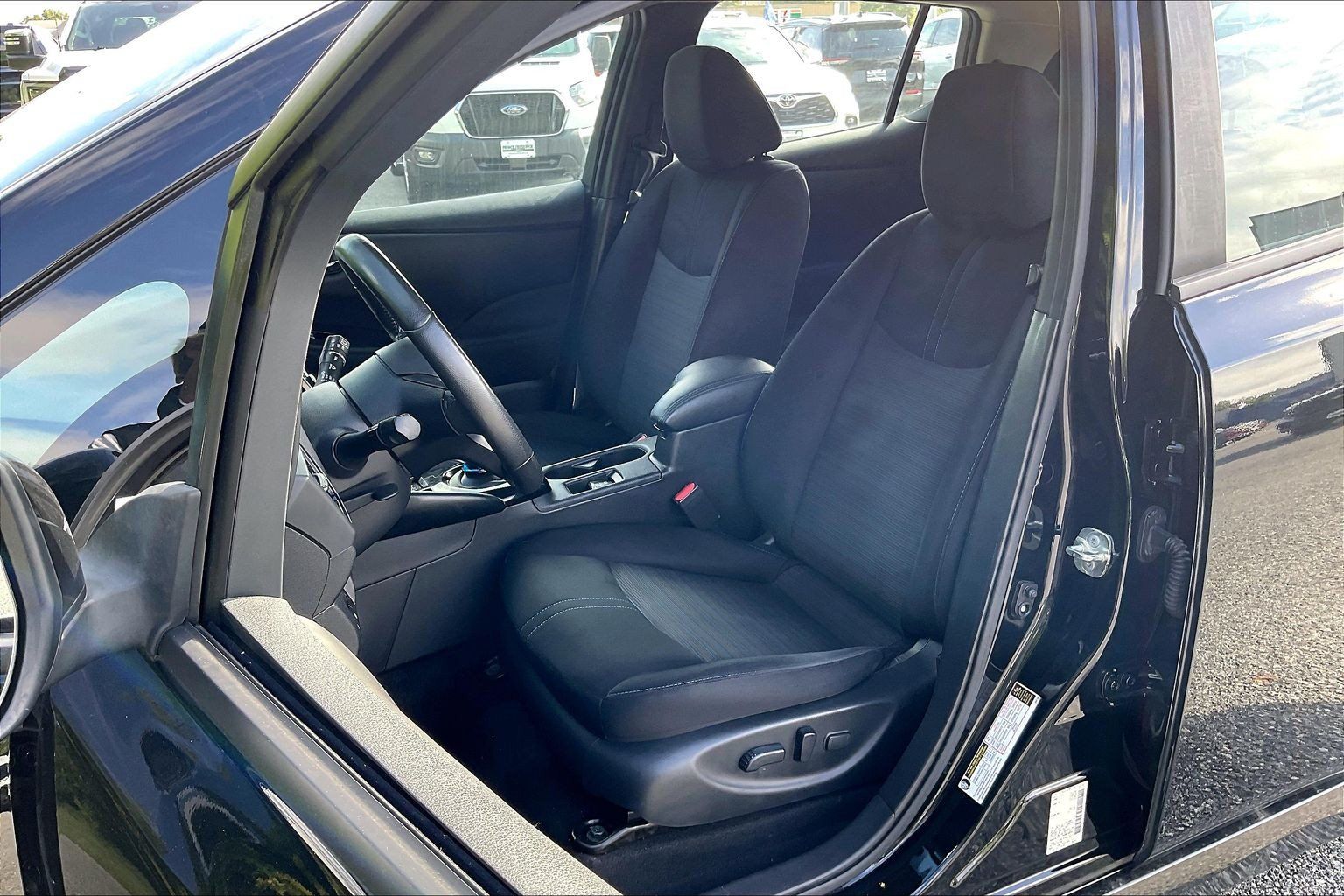 Used 2022 Nissan Leaf SV w/ SV Technology Package FWD image 25