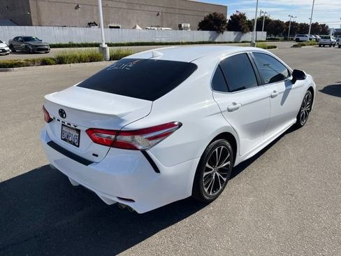 Used 2020 Toyota Camry SE w/ Carpet Mat Package FWD image 4