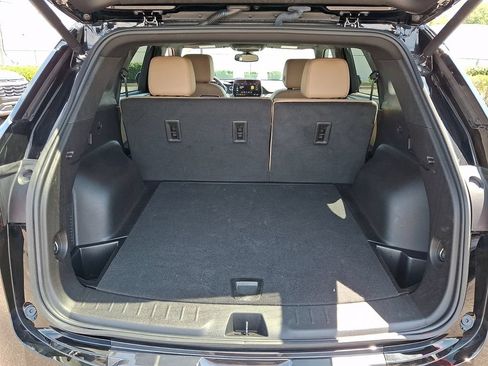 Used 2025 Chevrolet Blazer Premier w/ Enhanced Convenience Package AWD/4WD image 31