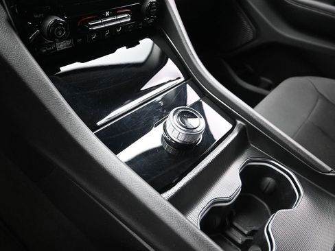 Used 2023 Jeep Grand Cherokee Laredo image 15