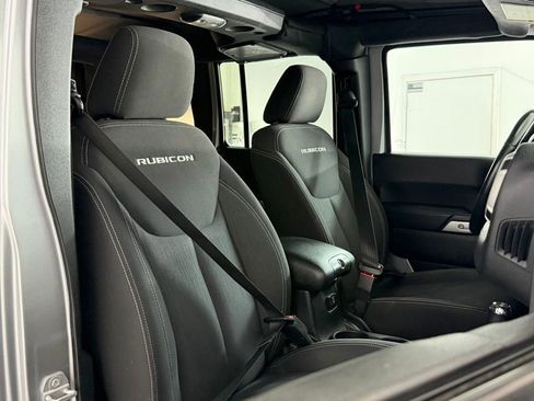 Used 2015 Jeep Wrangler Unlimited Rubicon w/ Connectivity Group AWD/4WD image 44