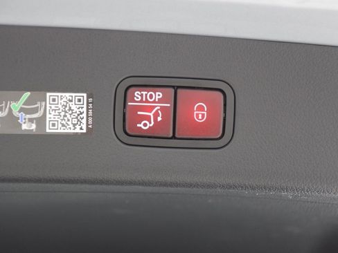 Certified 2025 Mercedes-Benz GLC 300 image 31