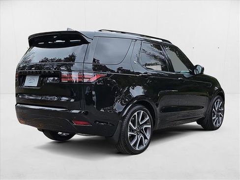 New 2024 Land Rover Discovery Dynamic SE image 2