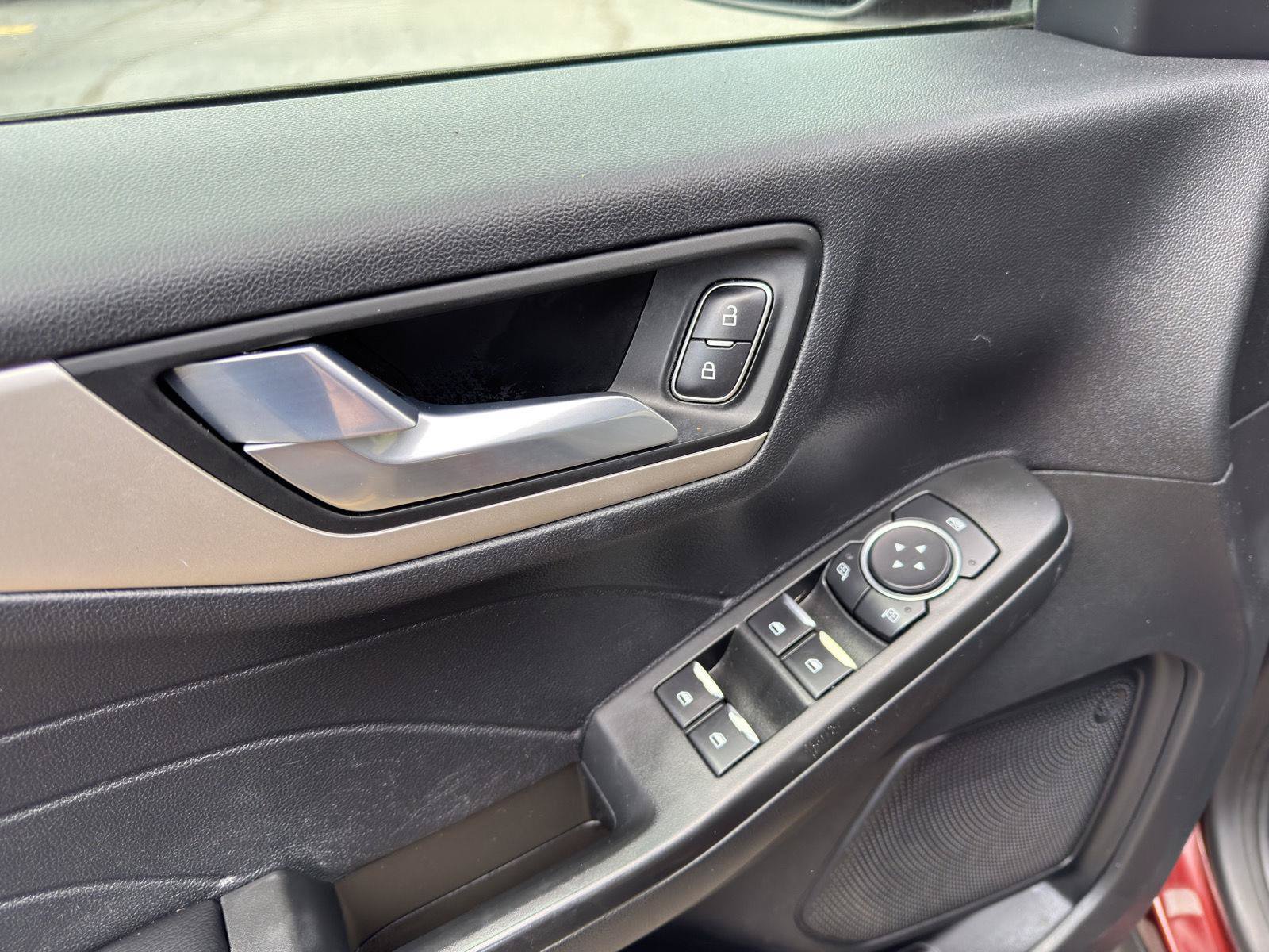 Used 2021 Ford Escape SE w/ Cold Weather Package FWD image 15