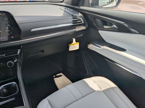 New 2026 Chevrolet Traverse High Country w/ LPO, Floor Liner Package FWD image 19
